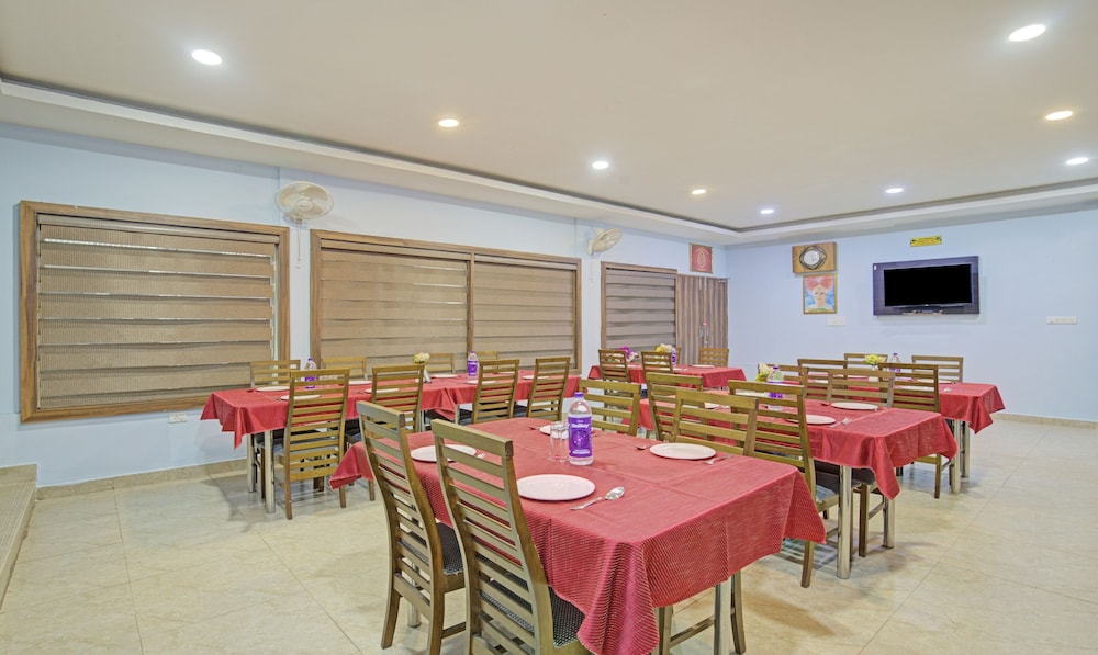 Itsy Hotels Sidhartha Residency