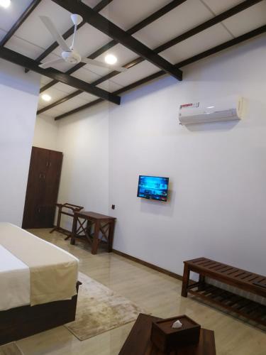 Sigiriya Cashew Palace Resort