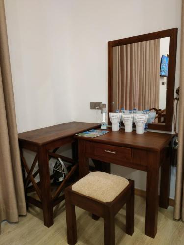 Sigiriya Cashew Palace Resort