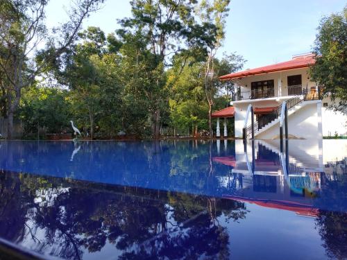 Sigiriya Cashew Palace Resort