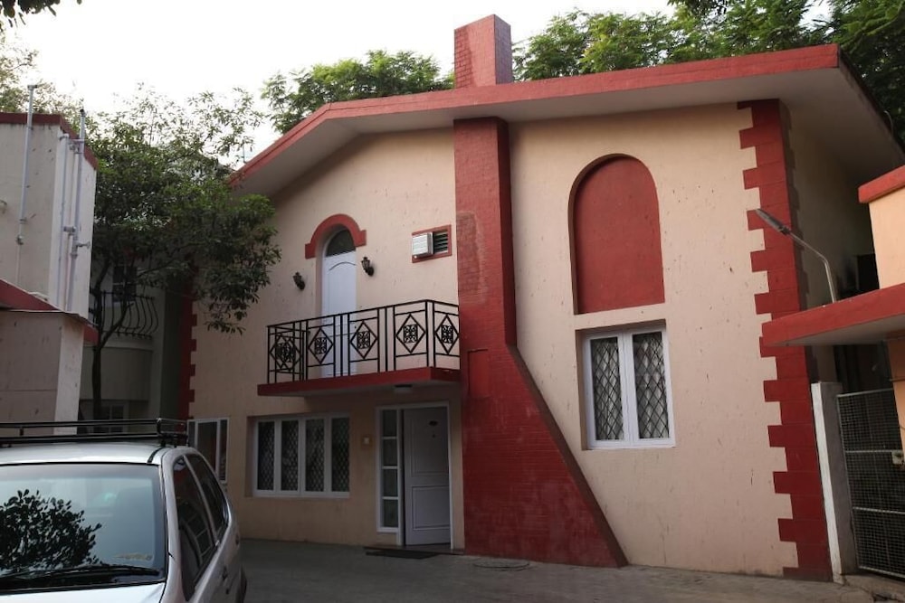 New Woodlands Hotel