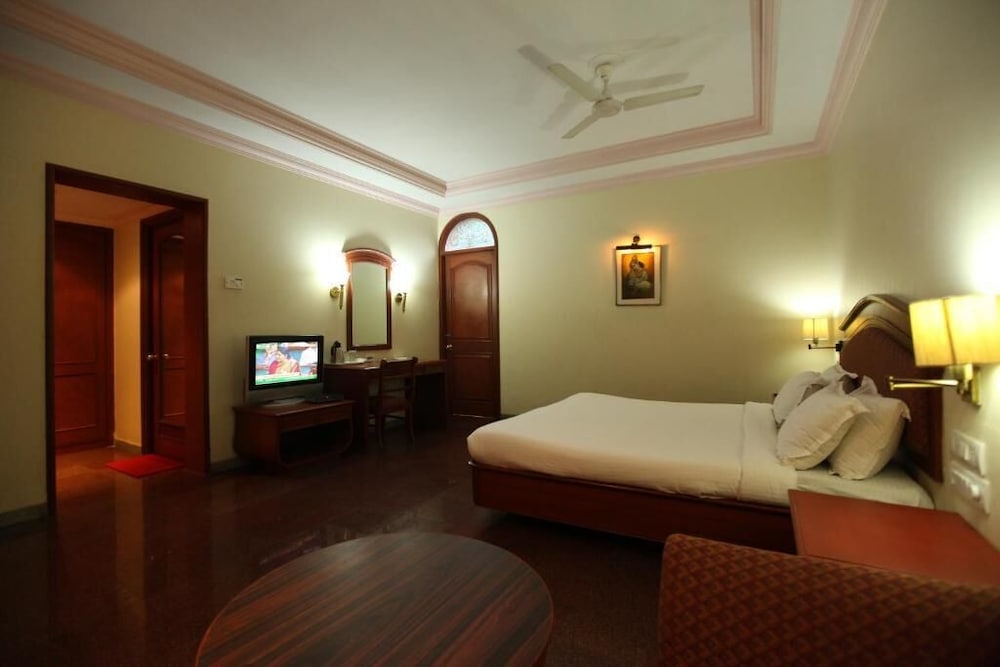 New Woodlands Hotel