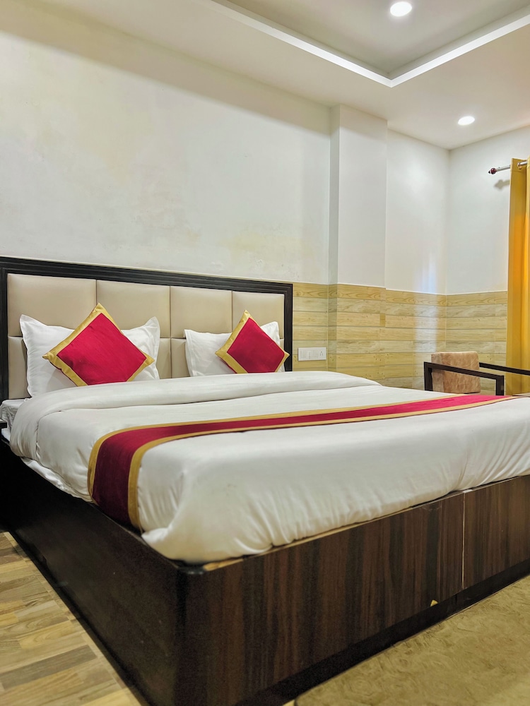 Hotel Vishnu Lok @ Dehradun Railway Station