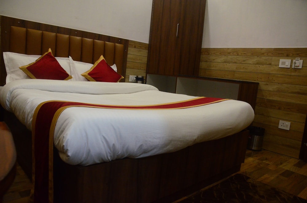 Hotel Vishnu Lok @ Dehradun Railway Station