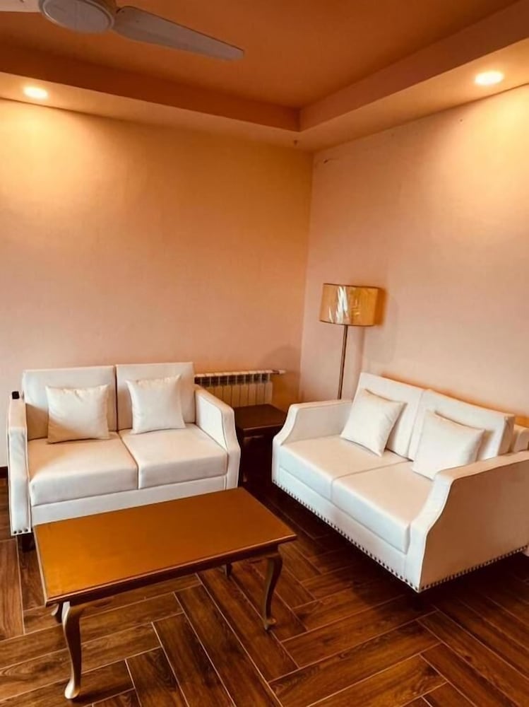 Reina Boutique Hotel Murree