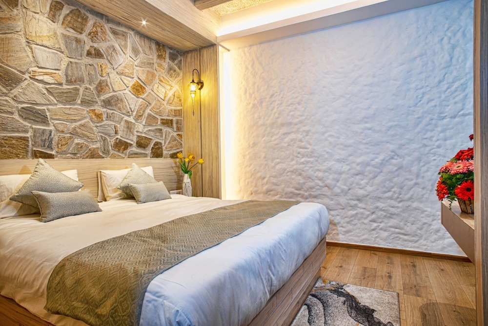 Arushi Boutique Hotel