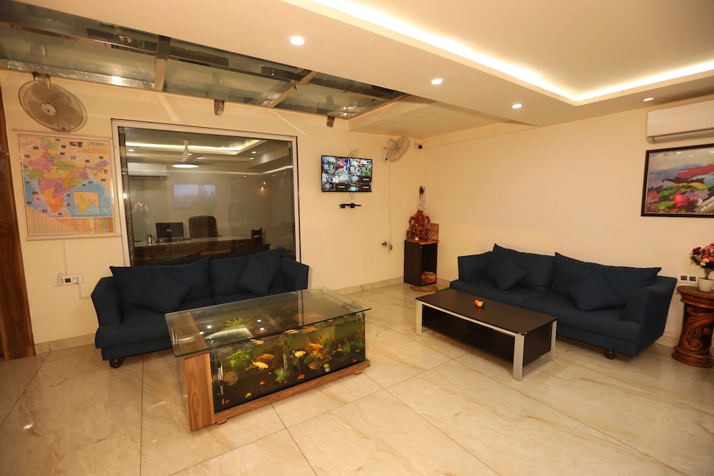 Hotel Starex Opp. Artemis Hospital