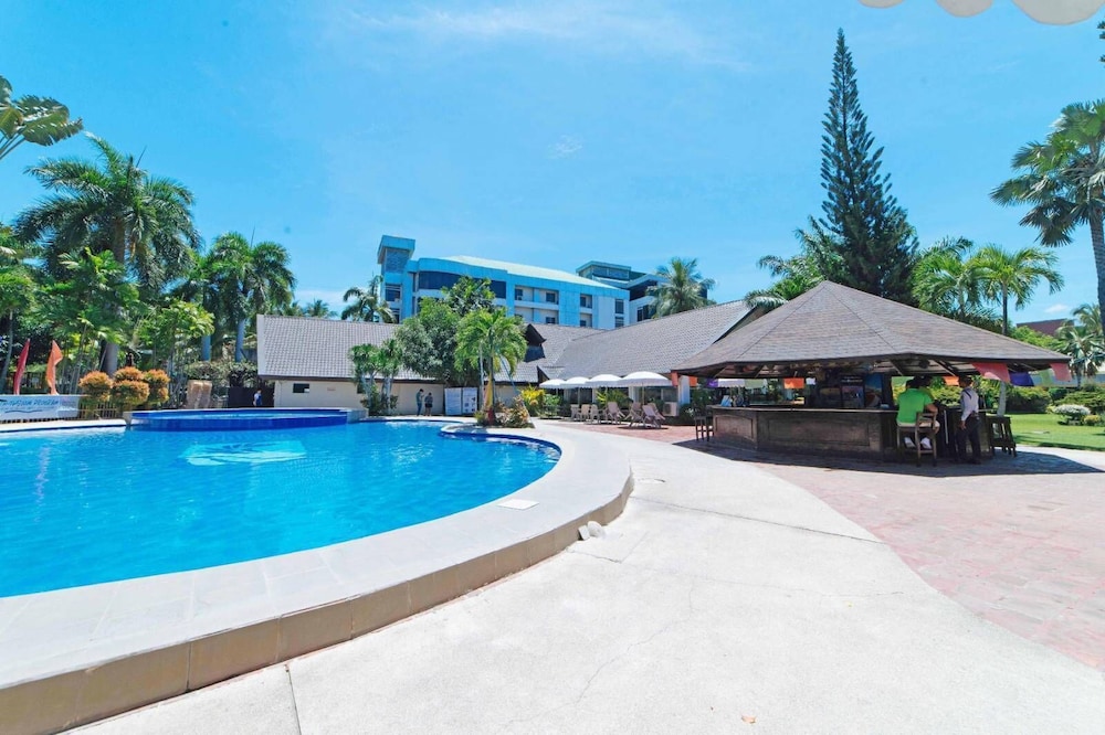 The Ritz Hotel at Garden Oases