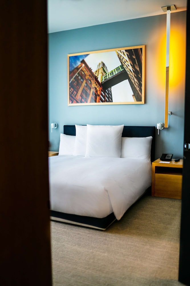 ANDAZ 5TH AVENUE, BY HYATT
