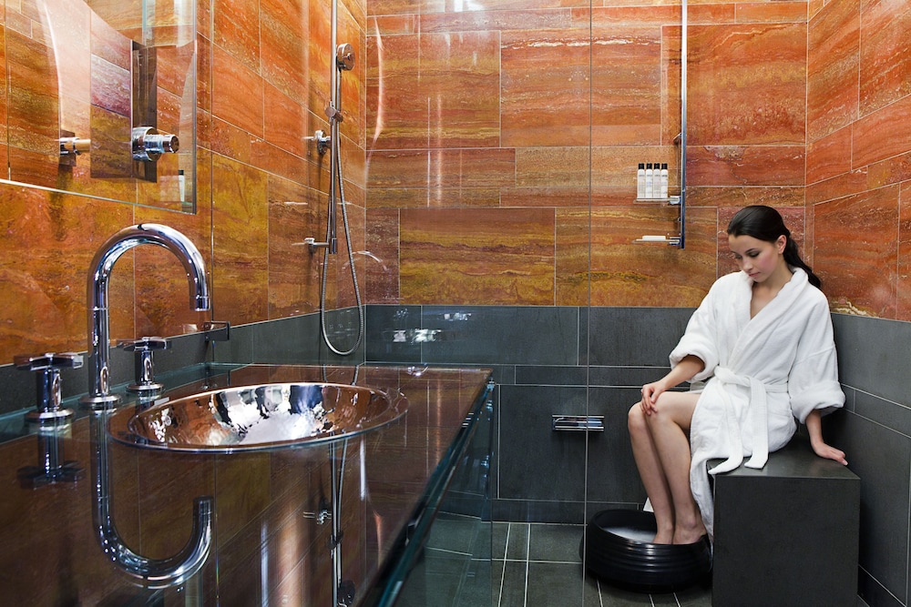 ANDAZ 5TH AVENUE, BY HYATT