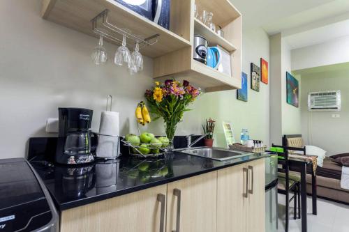 Yong's Place At Vista Residences Taft