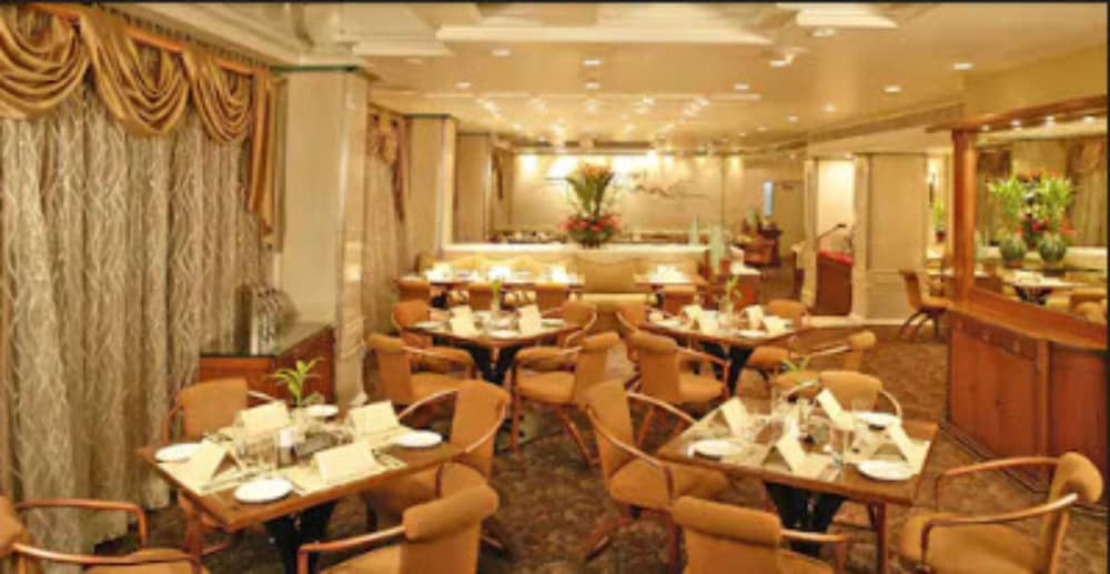 Kohinoor Continental, Near International Airport