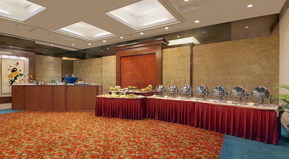 Kohinoor Continental, Near International Airport