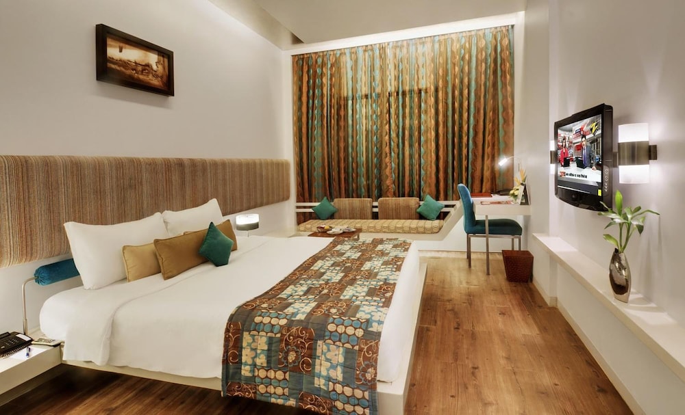 Kohinoor Continental, Near International Airport