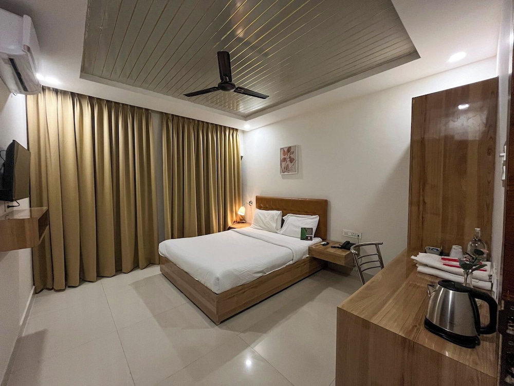 Hotel Hibiscus Tree Bachupally