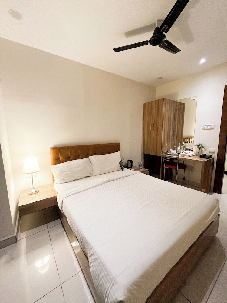 Hotel Hibiscus Tree Bachupally