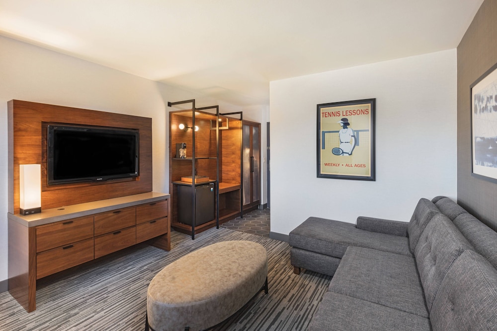 Four Points by Sheraton Los Angeles Westside