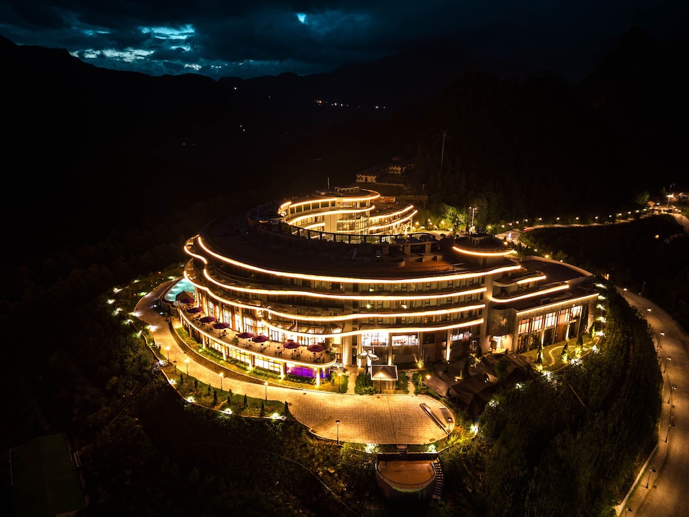Lady Hill Sapa Resort