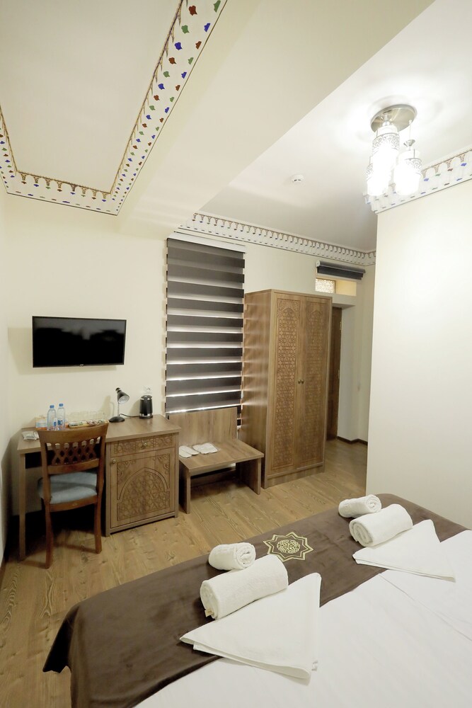 Hotel Iman
