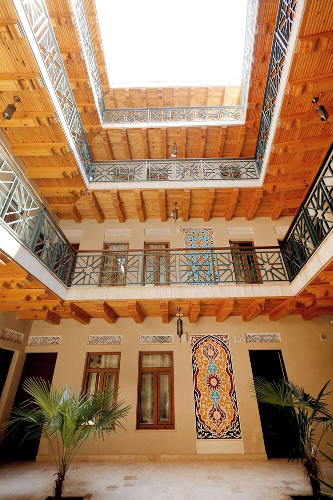 Hotel Iman
