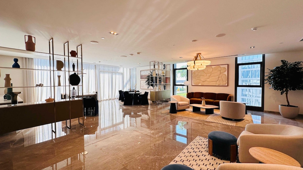 OYO 1350 Home Premium 1-Bed Apt Burj Crown