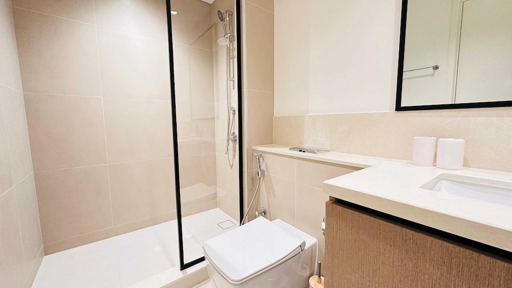 OYO 1350 Home Premium 1-Bed Apt Burj Crown