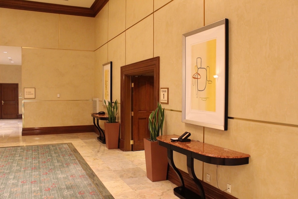 Luxury Suites International At The Signature