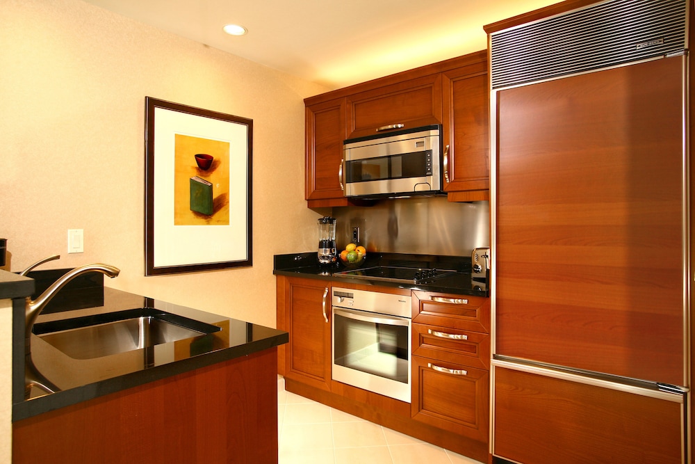 Luxury Suites International At The Signature