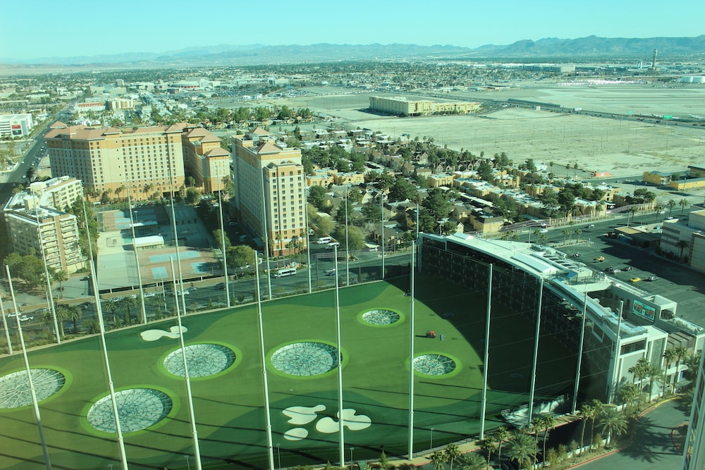 Luxury Suites International At The Signature