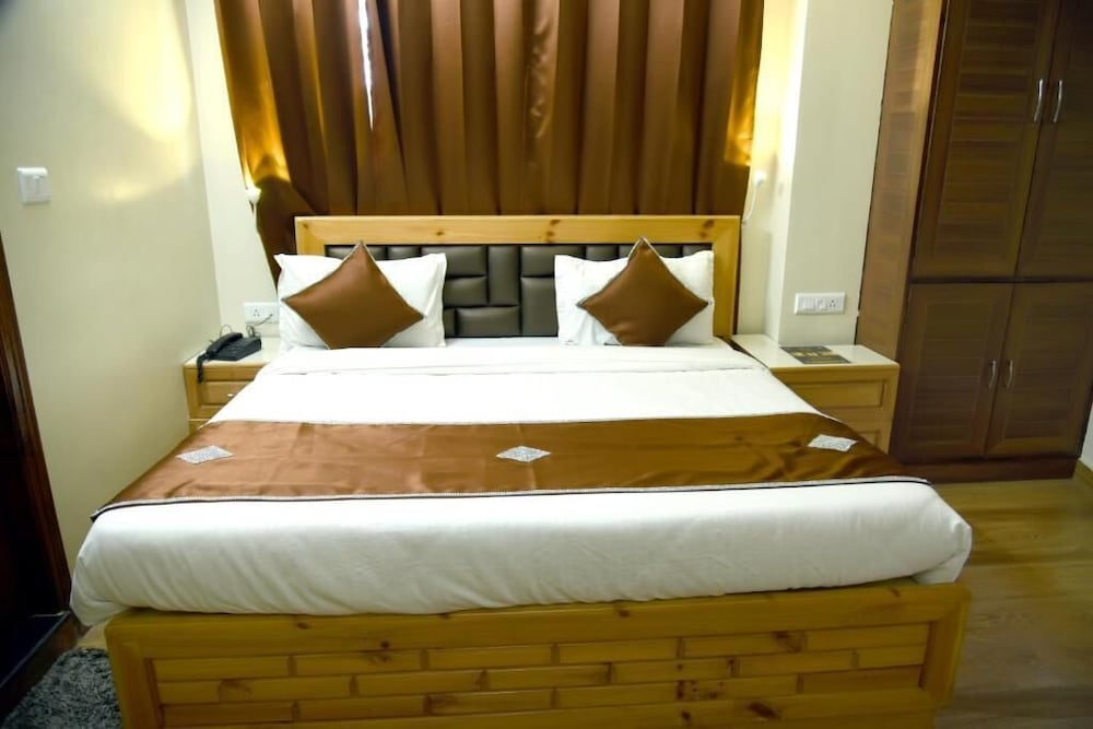 HOTEL UPHAR