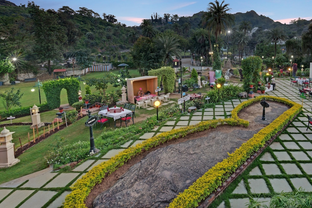 Chacha Inn The Garden Retreat