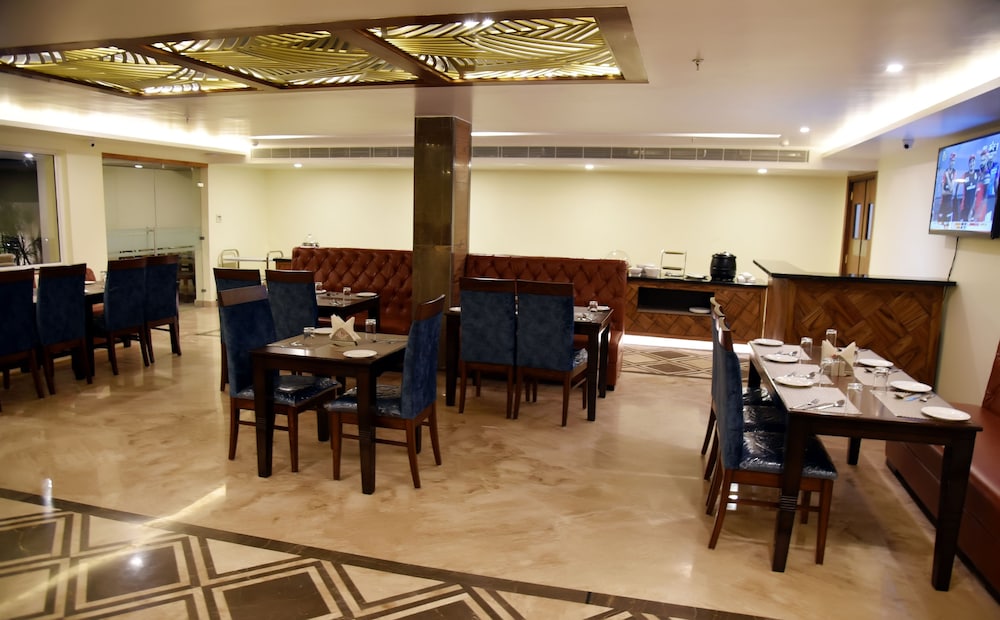 Clarks Inn Suites Katra