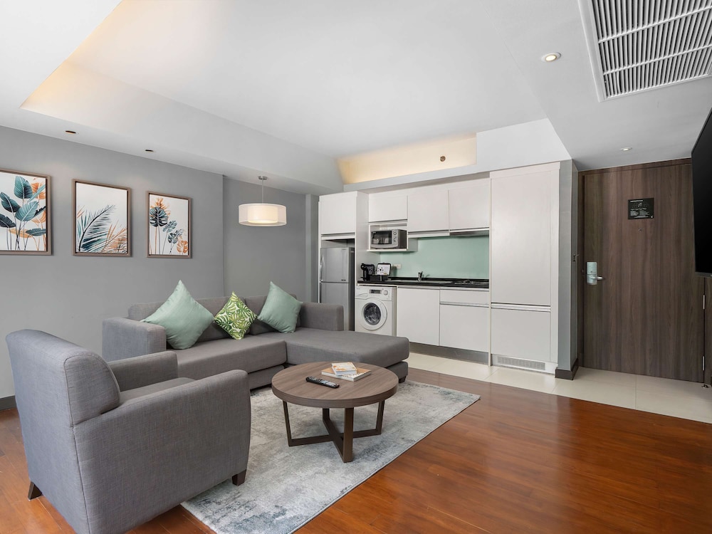 Novotel Living Bangkok Sukhumvit Legacy