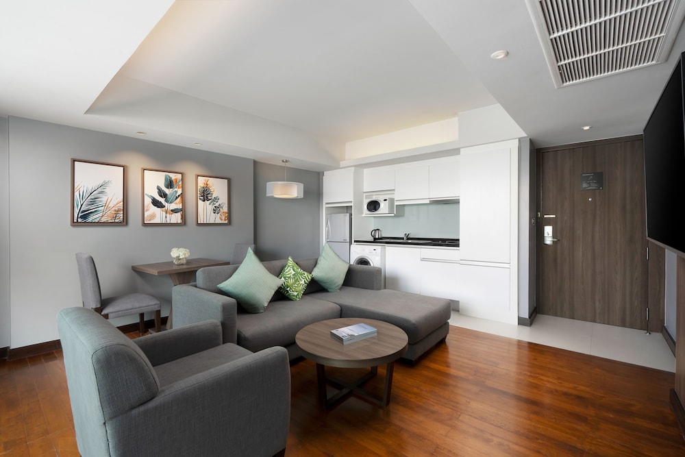 Novotel Living Bangkok Sukhumvit Legacy