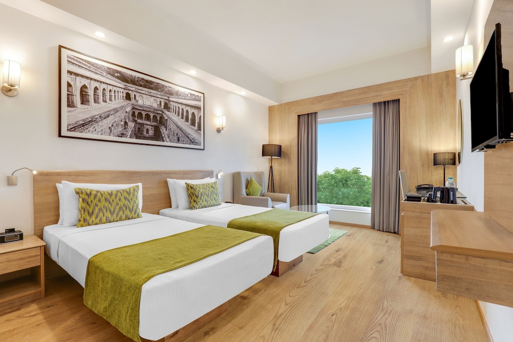 Lemon Tree Premier, City Center, Gurugram