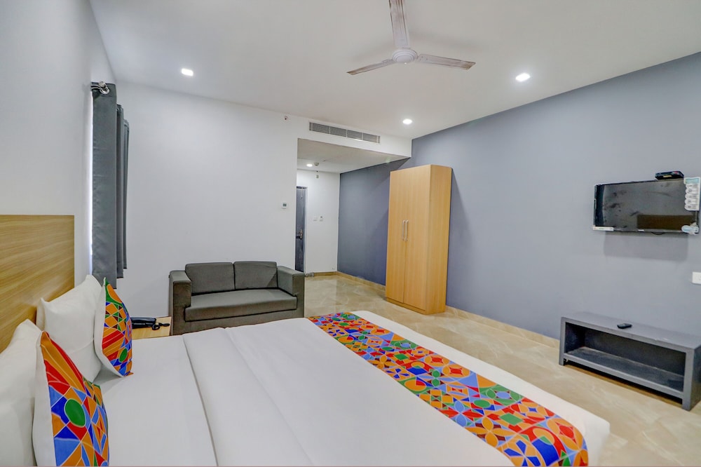  FabHotel Premium Kashi