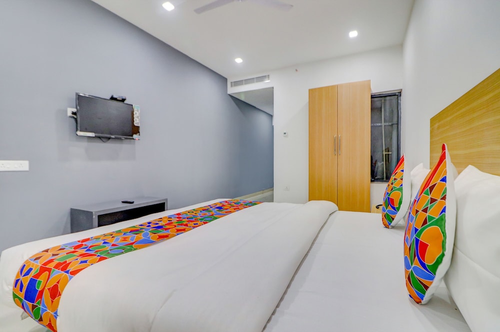  FabHotel Premium Kashi