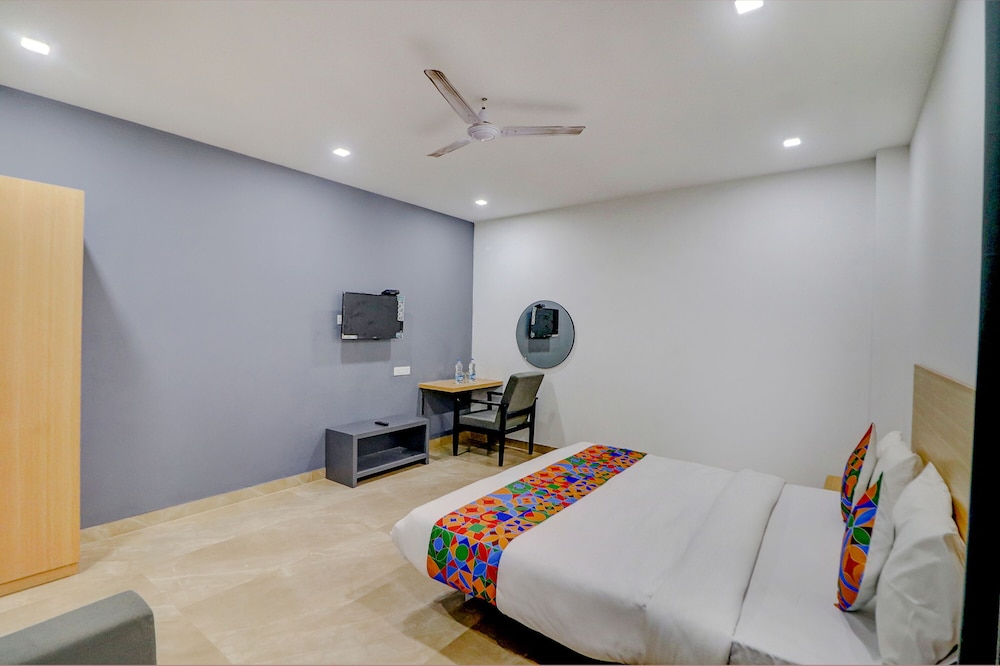  FabHotel Premium Kashi
