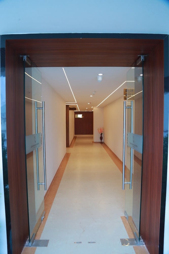 Grand Manor Suites