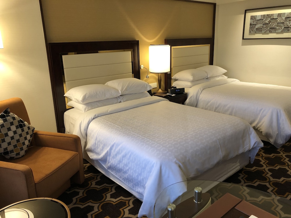 Sheraton Grand Pune Bund Garden Hotel