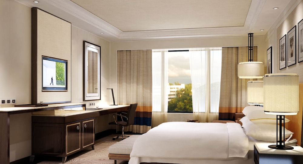 Sheraton Grand Pune Bund Garden Hotel