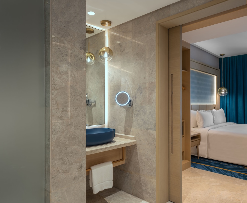 Maani Muscat Hotel and Suites