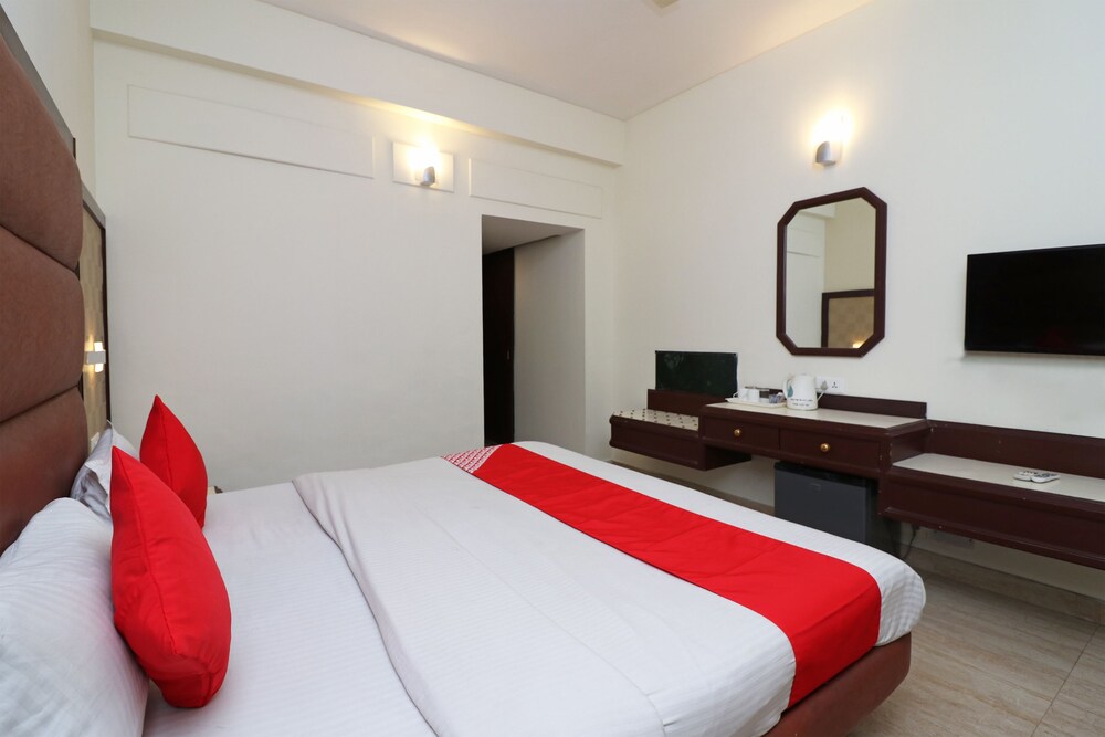 Townhouse Oak Silver City Chowk Formerly HW Residency
