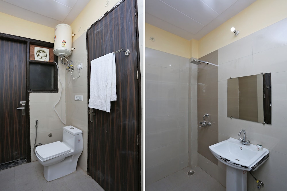 OYO 28172 Hotel Golden Palace