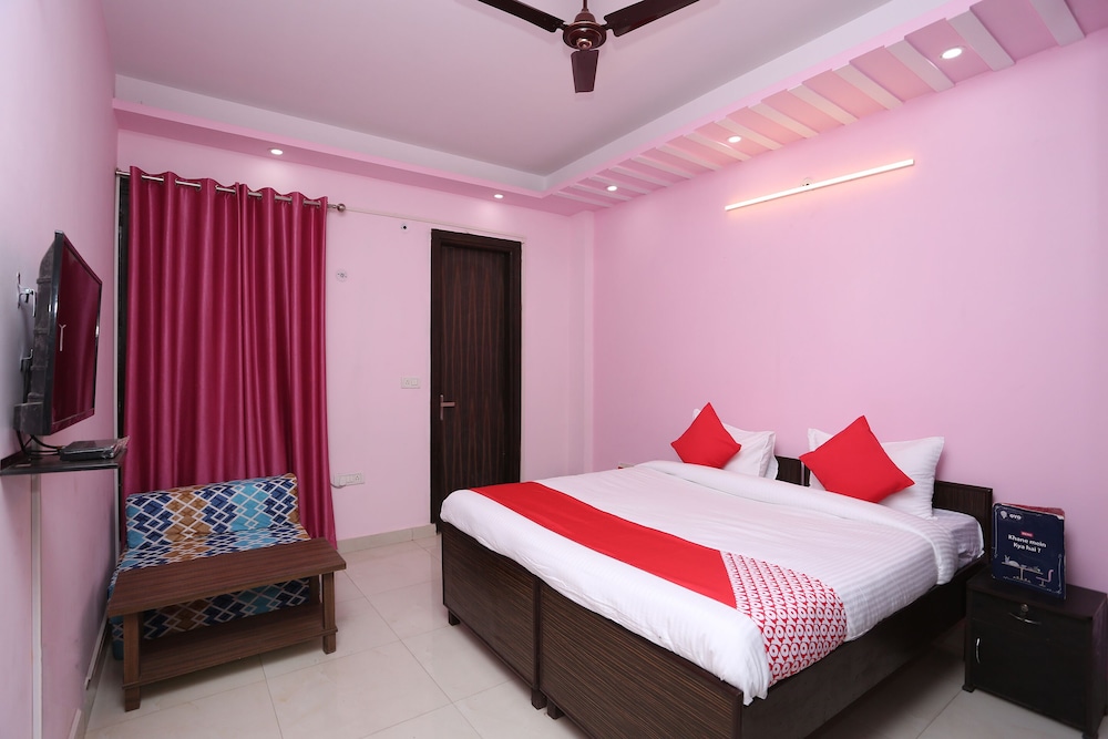 OYO 28172 Hotel Golden Palace