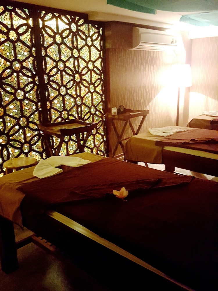 Hanoi Emerald Waters Hotel & Spa