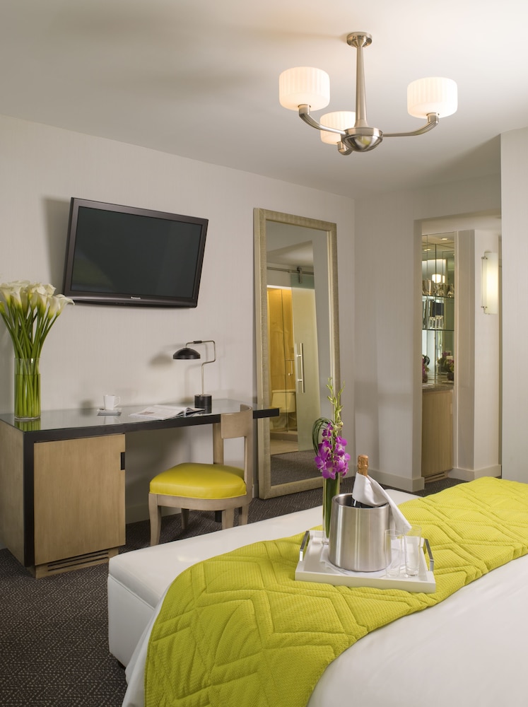 Hotel Breakwater South Beach