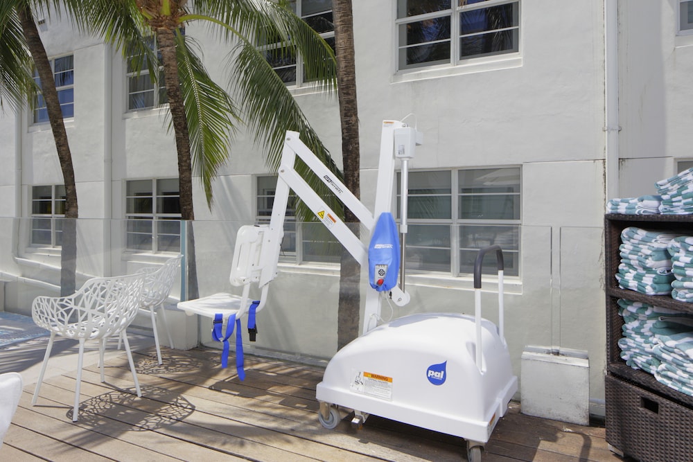 Hotel Breakwater South Beach