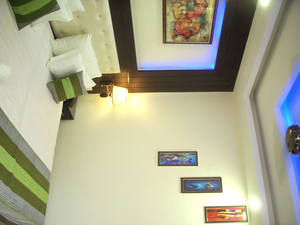 Hotel Tashkent Palace  New Delhi Railway Station