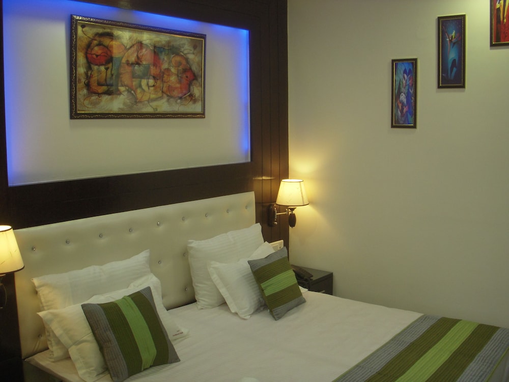 Hotel Tashkent Palace  New Delhi Railway Station